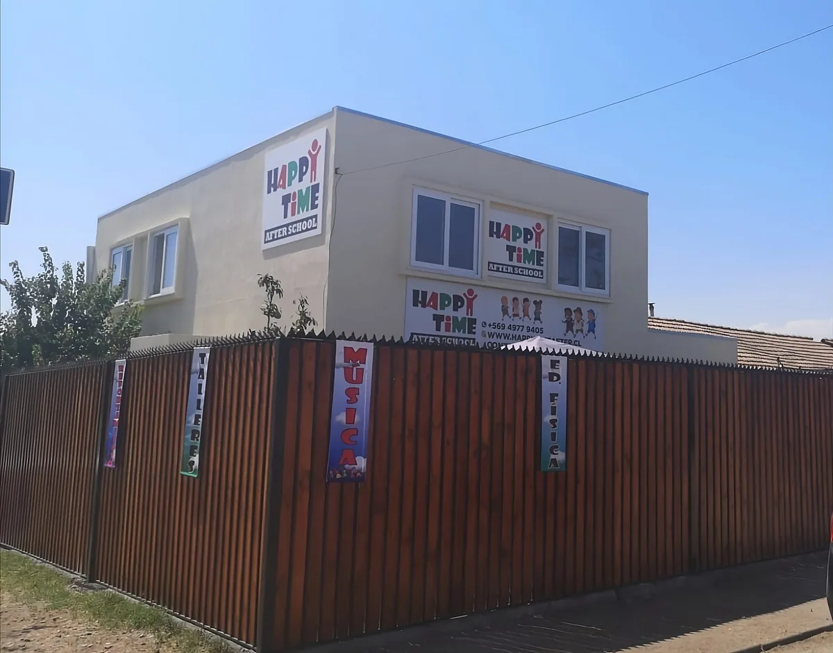 Fachada real de la sede Happy Time